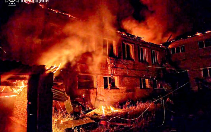 Уночі російські окупанти вдарили авіабомбами та дронами по Харківщині, є поранені