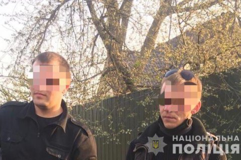 Поліція знайшла двох чоловіків на мопедах, які навмисне підпалили траву в Київській області (оновлено)