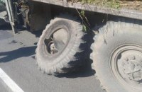 В Березном из-за взрыва колеса попутного грузовика погиб пешеход