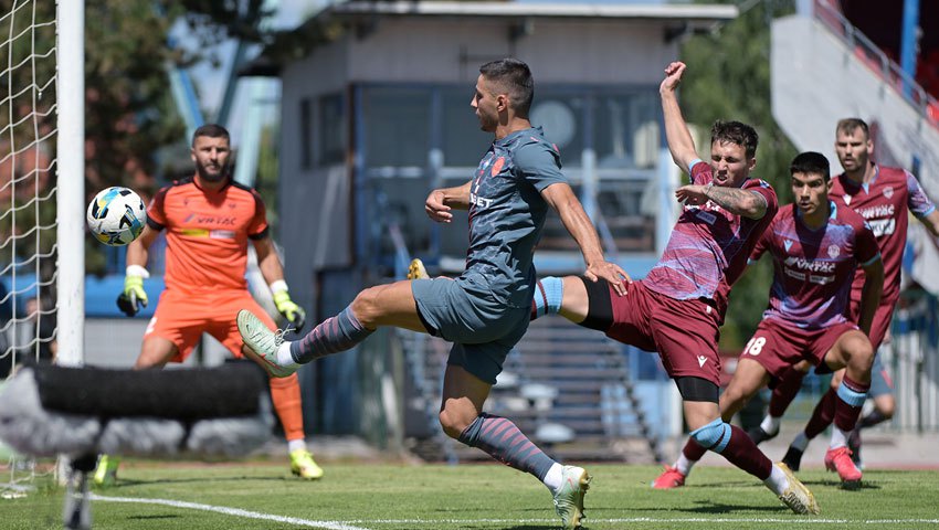 Мар'ян Швед під час атакувальних дій команди