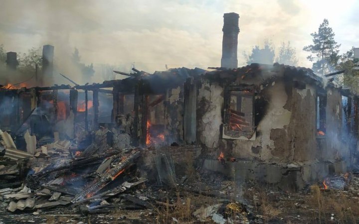 Унаслідок обстрілу Вовчанська зруйнований будинок, постраждали троє людей