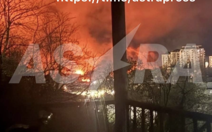 Дрони вдарили по НПЗ у Туапсе. Там спалахнула велика пожежа