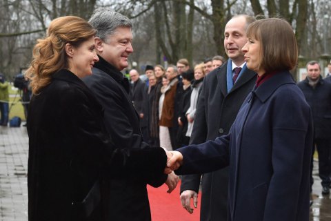 Порошенко пригласил президента Эстонии посетить Украину