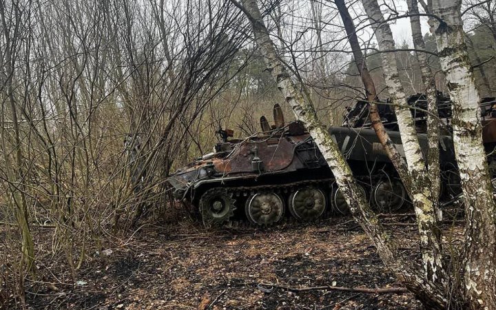 На Херсонщині українські військові виявили танк та БТР, які кинули окупанти 