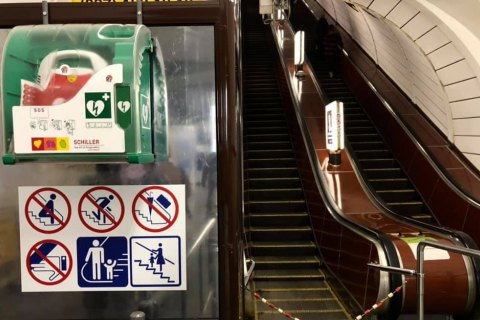 В киевском метро благодаря дефибриллятору спасли мужчине жизнь (обновлено)