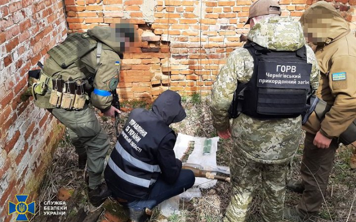 У прикордонних районах Чернігівщини знайшли два схрони з російськими боєприпасами