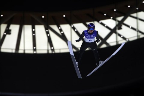 На Олімпіаді черговий скандал: дискваліфікація чотирьох команд дозволила ОКР узяти "срібло" у стрибках із трампліна