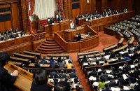 Уряд Японії повним складом пішов у відставку