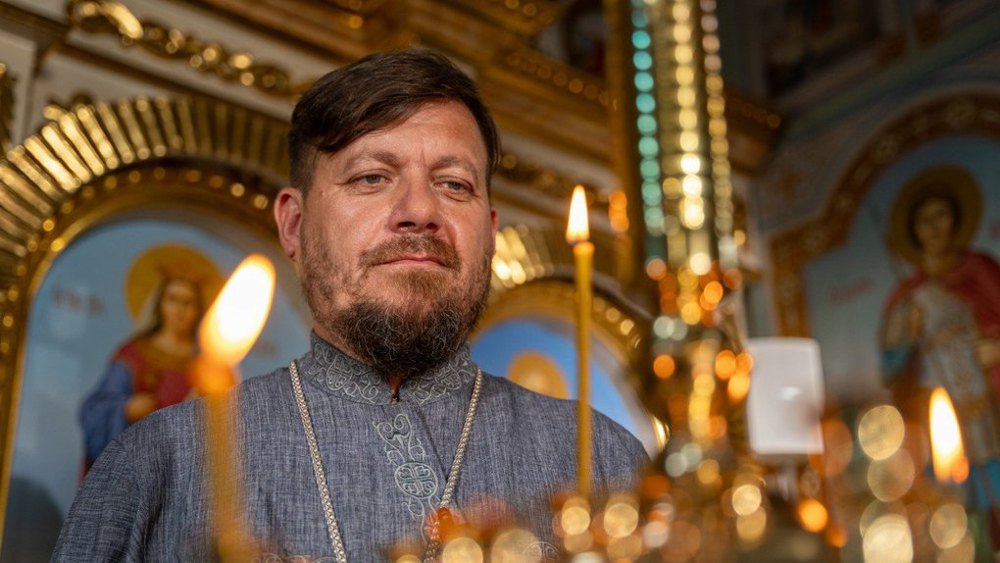 Священник Андрій Любунь