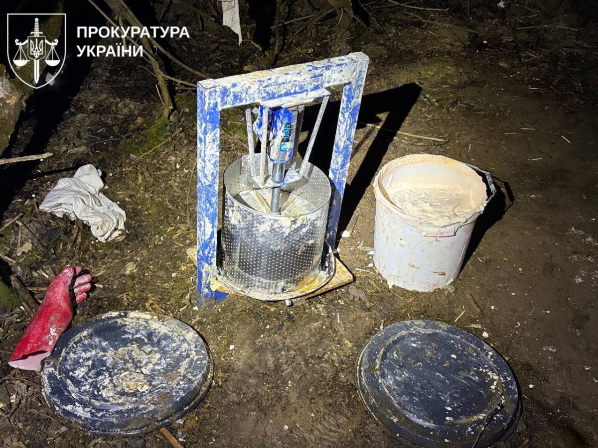 Знайдені докази під час обшуків