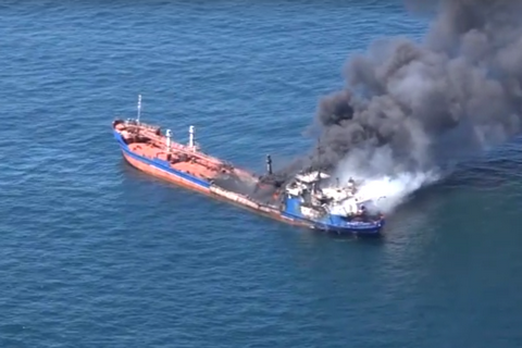 В Каспийском море произошел пожар на российском танкере (обновлено)