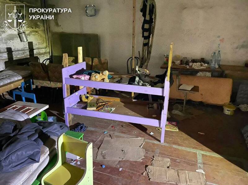 Командир РФ тримав у підвалі на Чернігівщині 369 людей “живий щит”. 10 померло