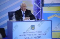 Азаров первый из топ-политиков транслирует пресс-конференцию в Facebook