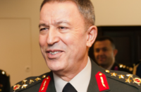 Після президента на ковід захворів міністр оборони Туреччини