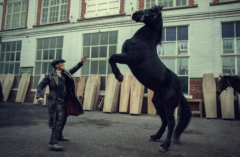 Кадр з фільму «Гострі картузи. Безсмертна людина».