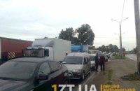 На Винничине из-за визита Азарова тысячи водителей ждут в пробке