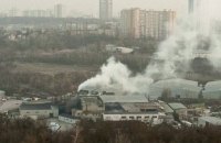 Невмирущий АДМ. Чому брухтоспалювальне підприємство посеред Києва роками труїть містян