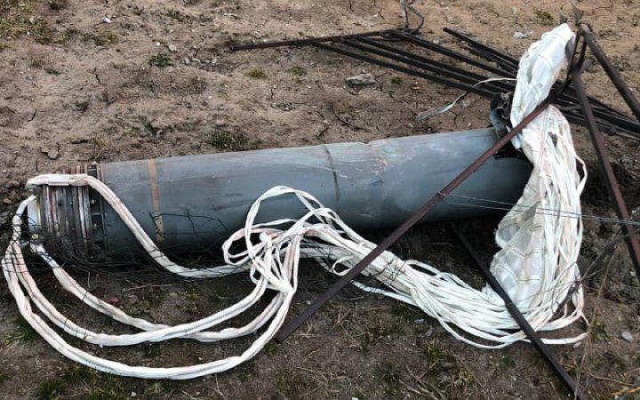 Россияне обстреливают Харьков кассетными боеприпасами на парашютах