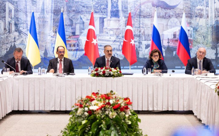 Bloomberg: США вірять у результативність мирних переговорів між Україною та РФ