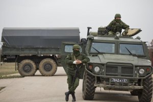 Росія продовжує стягувати війська і техніку до Криму