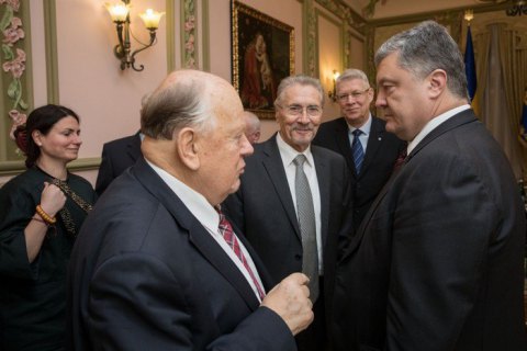 Шушкевич: Порошенко не поддерживает идею с белорусскими миротворцами