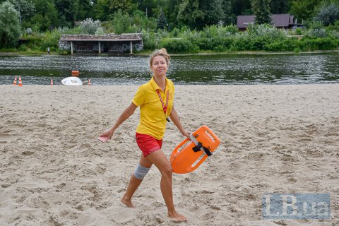 С сегодняшнего дня на всех муниципальных пляжах Киева запрещено купаться