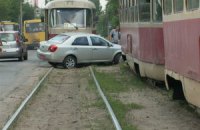 ДТП в Киеве: женщина за рулем поворачивала перед движущимся трамваем
