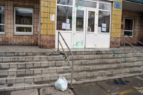 В Белозерском мэра забросали яйцами и облили зеленкой