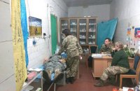 Добровольці-медики ПДМШ обстежують добровольців-воїнів УДА