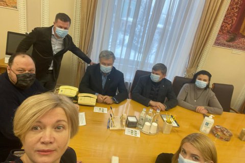 Депутаты требуют собрать внеочередное закрытое заседание Рады