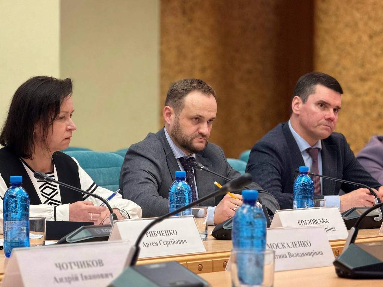 Олексій Кулеба (в центрі) під час зустрічі щодо реалізації Плану стійкості та резервного теплопостачання Києва, 6 травня 2026
р.