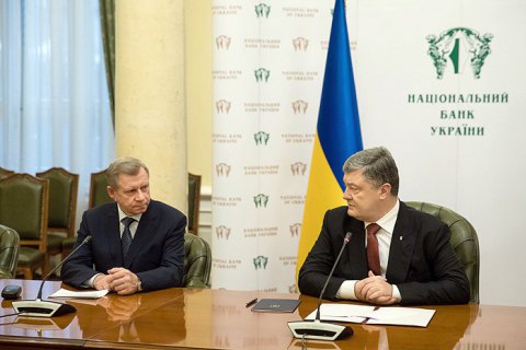 Порошенко призвал Смолия забрать заявление об отставке
