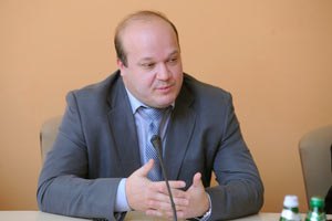 Перший тур дебатів між Ромні й Обамою може вплинути на передвиборні перегони, - експерт