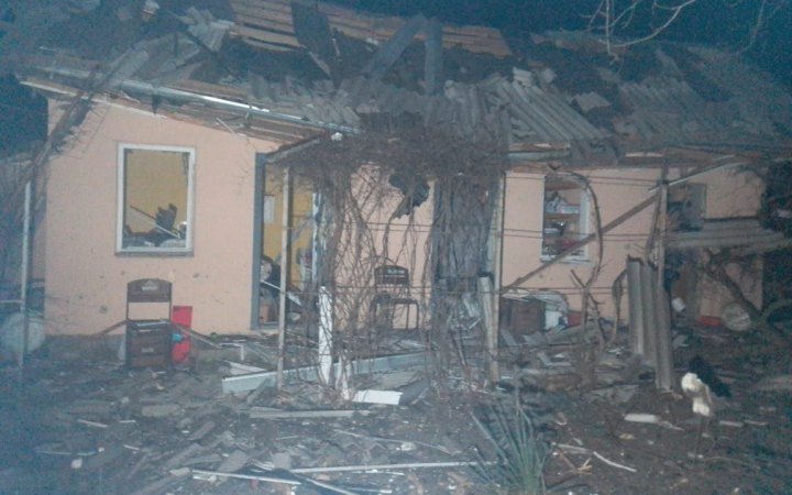 Росіяни ушкодили на Дніпропетровщині ліцей, будинки, авто і газогони