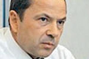 Тигипко считает непоследовательной политику НБУ на валютном рынке