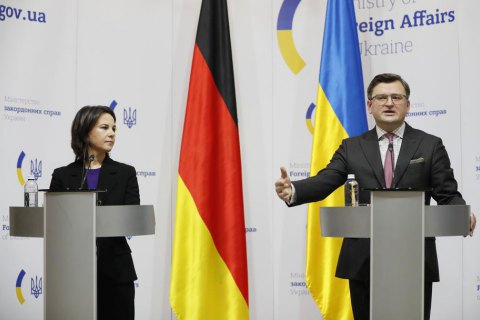 Кулеба: у законодавстві Німеччини немає заборон на постачання зброї Україні