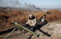 Боевики 13 раз обстреляли позиции военных на Донбассе