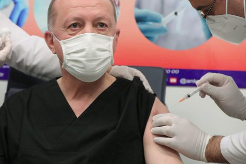 Ердоган отримав другу дозу вакцини проти COVID-19