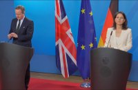 Керівники МЗС Британії і Німеччини обговорили постачання Україні далекобійної зброї