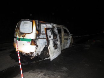 В Запорожской области неизвестные обстреляли и подожгли инкассаторский автомобиль