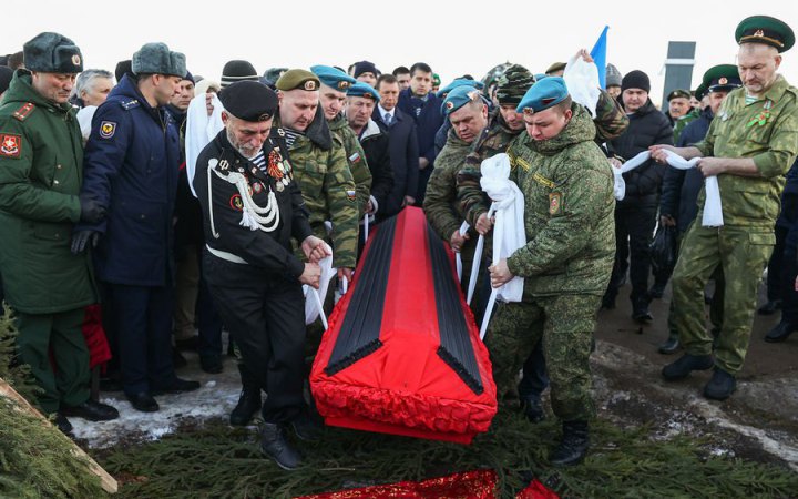 На 50-й день войны в Украине ФСБ попросила увеличить расходы на погребение военных