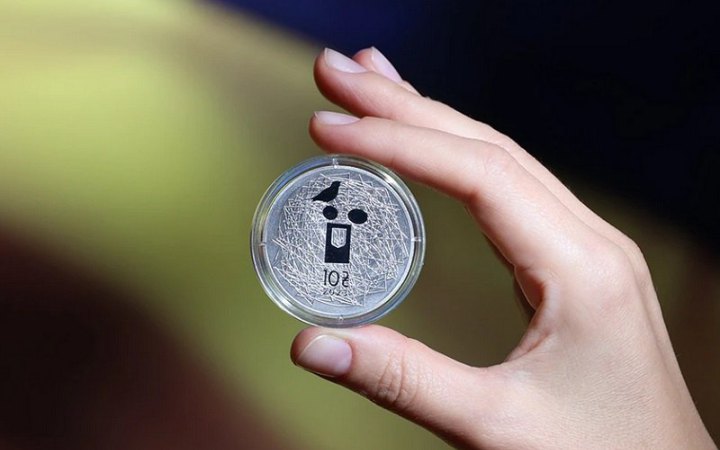 НБУ випустив памʼятну срібну монету "Українська мова" 