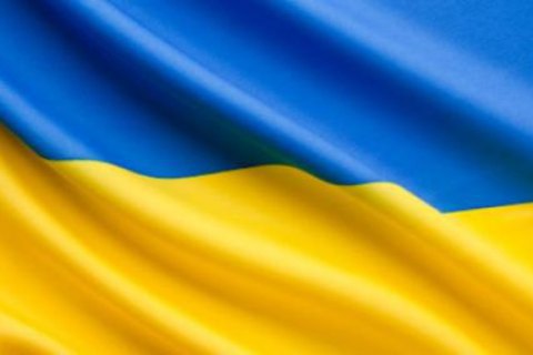 В Винницкой области мужчина вытер руки о флаг Украины, полиция открыла дело