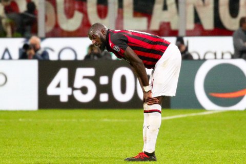 Футболист "Милана" в матерной форме ответил главному тренеру и отказался выходить на замену