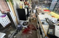 Російські війська вдарили по продуктовому магазину у Нікополі, поранено трьох людей