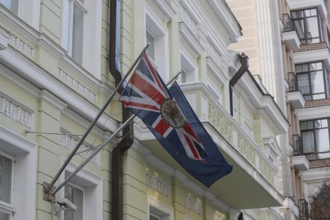 Посол Великобританії та очільник делегації ЄС заявили, що залишаються працювати в Україні