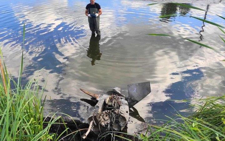 У Києві з озера дістали залишки російської крилатої ракети Х-101