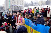 В центре Киева развернули километровый флаг Украины