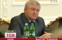 Янукович не уволил Ежеля 