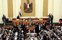 Египетский парламент приостановил работу на неделю